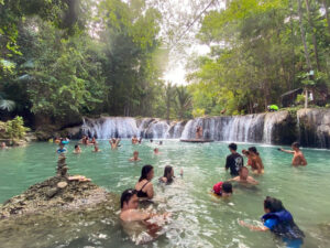 シキホール島 カンブガハイ滝　Cambugahay Falls